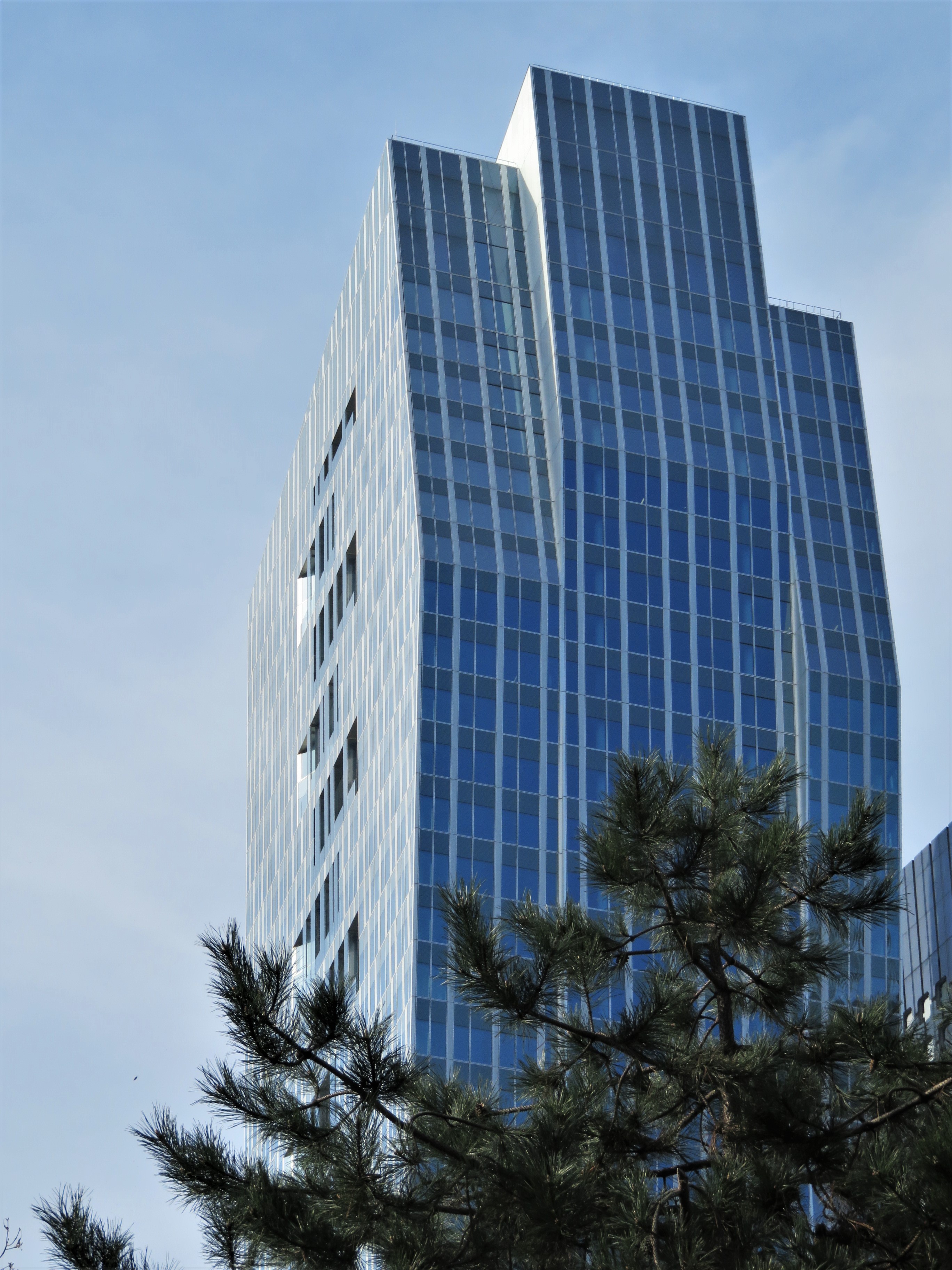 @Arthur Weidmann, https://www.flickr.com/photos/139561811@N08/41343117471/in/photolist-23escXY-25Zmh1F-25Zmg9a-25Vzsuf-HRvrQf-25Zmhj6-23escpd-25Zmhsc-2ixa5pj-LuBjye-bEWt5r
